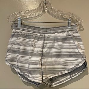 lululemon hotty hot low rise lined shorts 4”
